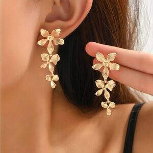 GOLD PLATED TRI-PETAL FLOWER DROP EARRINGS
